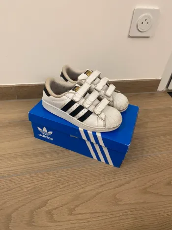 Basket scratch adidas superstar 33