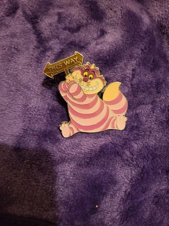 Pins broche chat alice aux pays des merveilles
