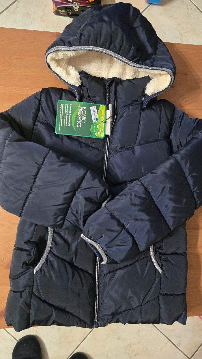 NEUVE (non portée) 🏷😍🥰🩷superbe DOUDOUNE CHAUDE (automne/hiver) 8 ANS fille 🩷🩷😍👌👌 - photo numéro 2