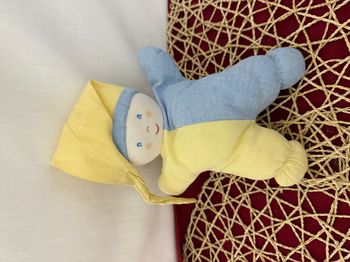 Doudou lutin bleu jaune DMC