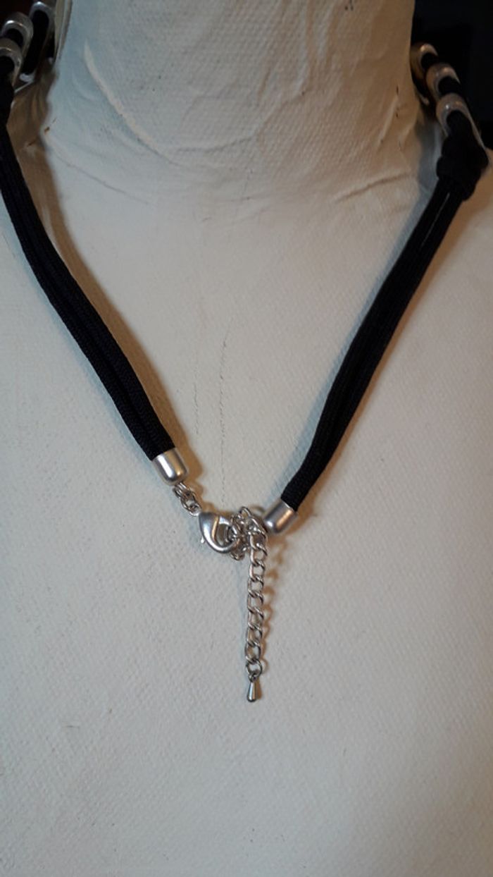 Collier cordon tressé noir et métal argenté - photo numéro 3