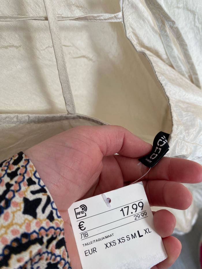 Robe couleur or, fermé avec un laçage - photo numéro 4