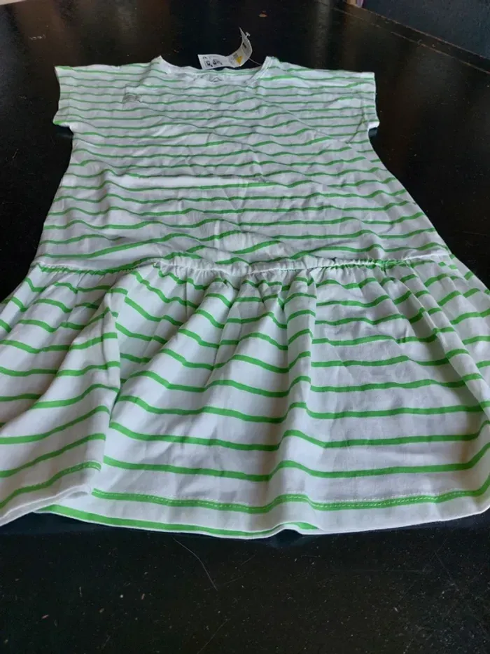 Robe lignée tex 5 ans neuve