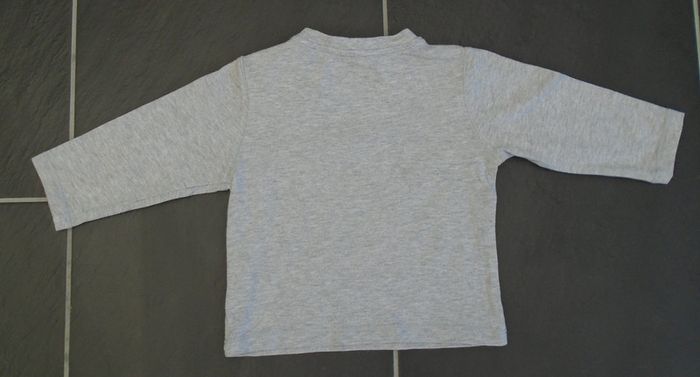 Tee shirt manches longues garçon 9 mois - photo numéro 2