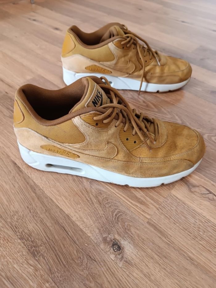 Nike Air max Homme couleur marron pointure 44 - photo numéro 2