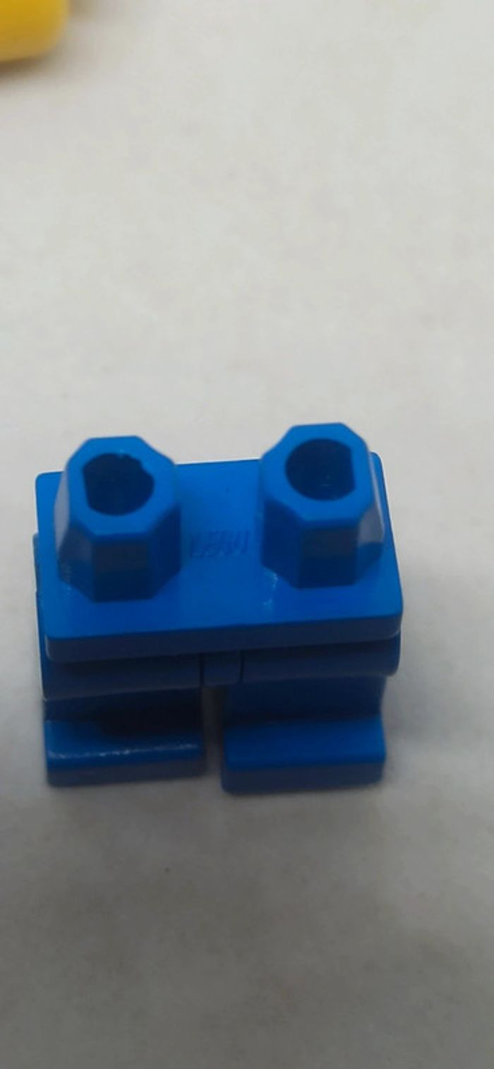 Chevalier lego avec pantalon bleu - photo numéro 8