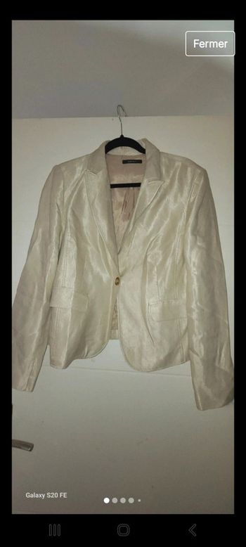 Veste neuve
 jamais portée
 Esprit lin et viscose
 beige effet irisé 
taille 44