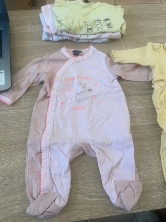 Lot fille 1 mois (9 pièces) - photo numéro 4