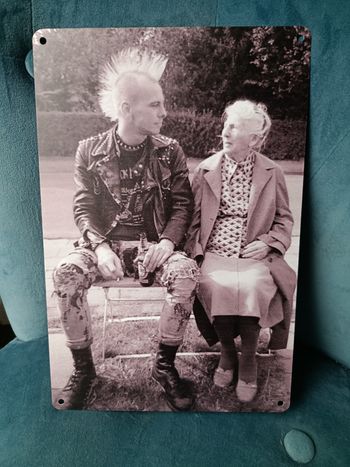 Plaque métal Mamie Punk neuve 20x30cm