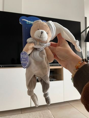 Doudou nat brille dans le noir