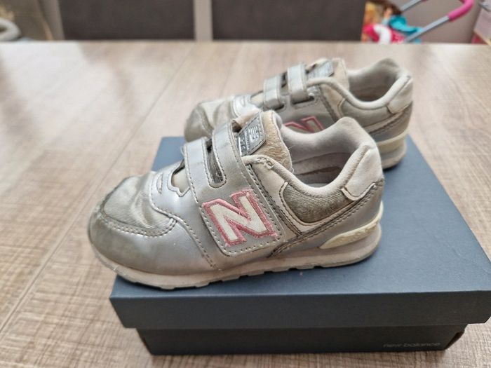 Baskets New Balance argentées 26 - photo numéro 4