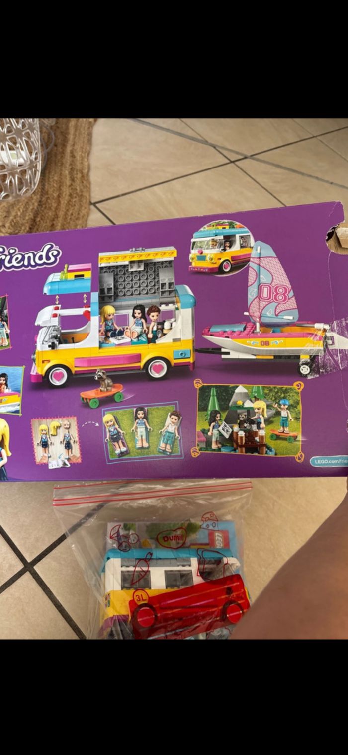 Lego Friends 41681 le camping car et le voilier de la forêt - photo numéro 3