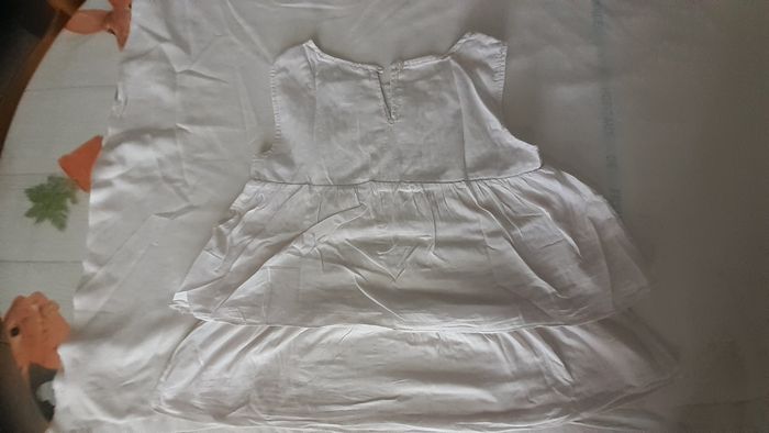 Tee-shirt blanc avec empiècement sequins argentés - photo numéro 3