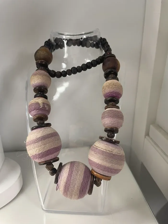 Collier en bois perles et laine