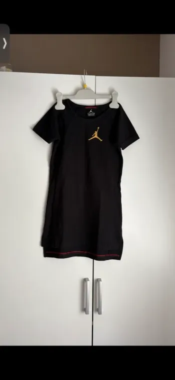 Robe noir Jordan taille 8/10 ans fille