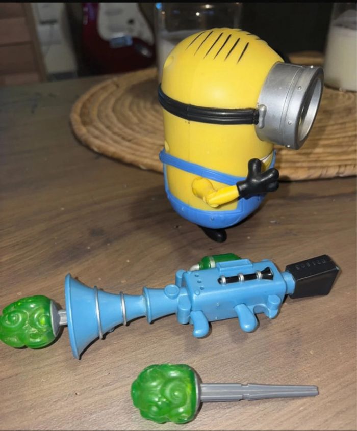 Grosse Figurine Minion Avec son accessoire - photo numéro 2