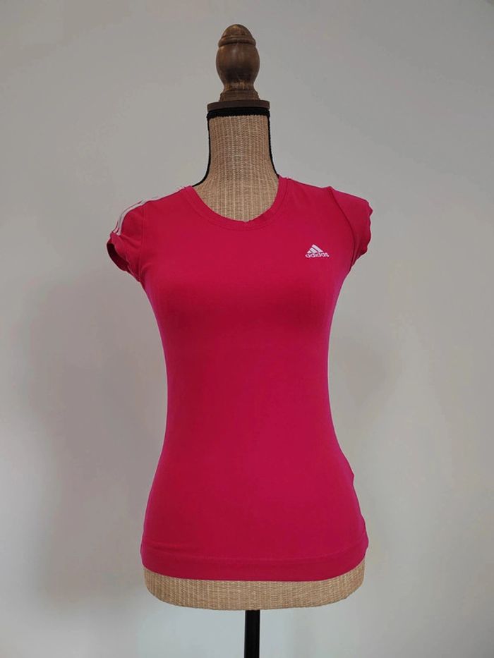 Tee-shirt Adidas rose
Taille 36
Excellent état - photo numéro 2