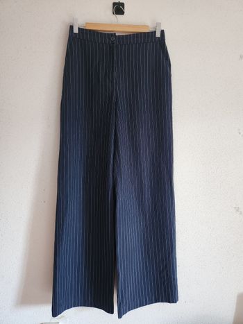 Pantalon large femme 36 Kiabi – bleu marine rayé – large – fluide – très bon état