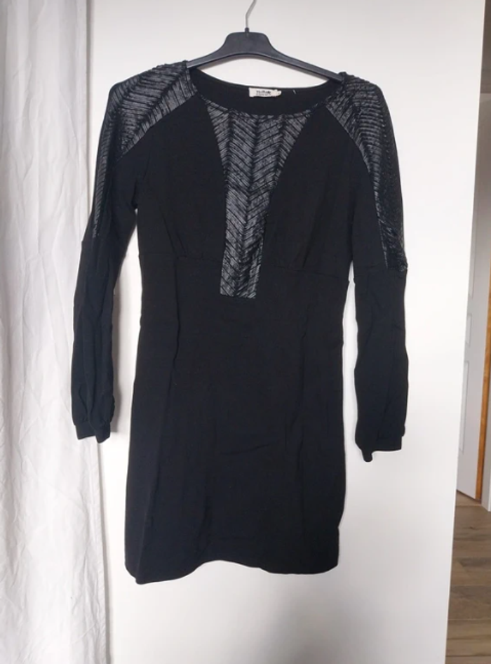 ROBE NOIRE