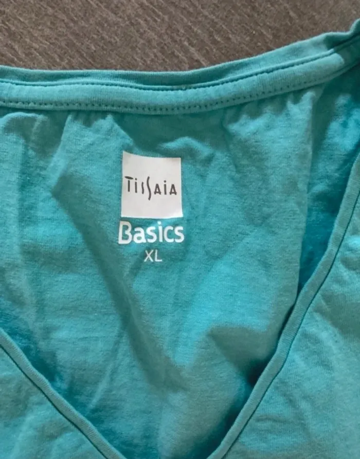 Tee shirt tissaia Xl en très bon état - photo numéro 2