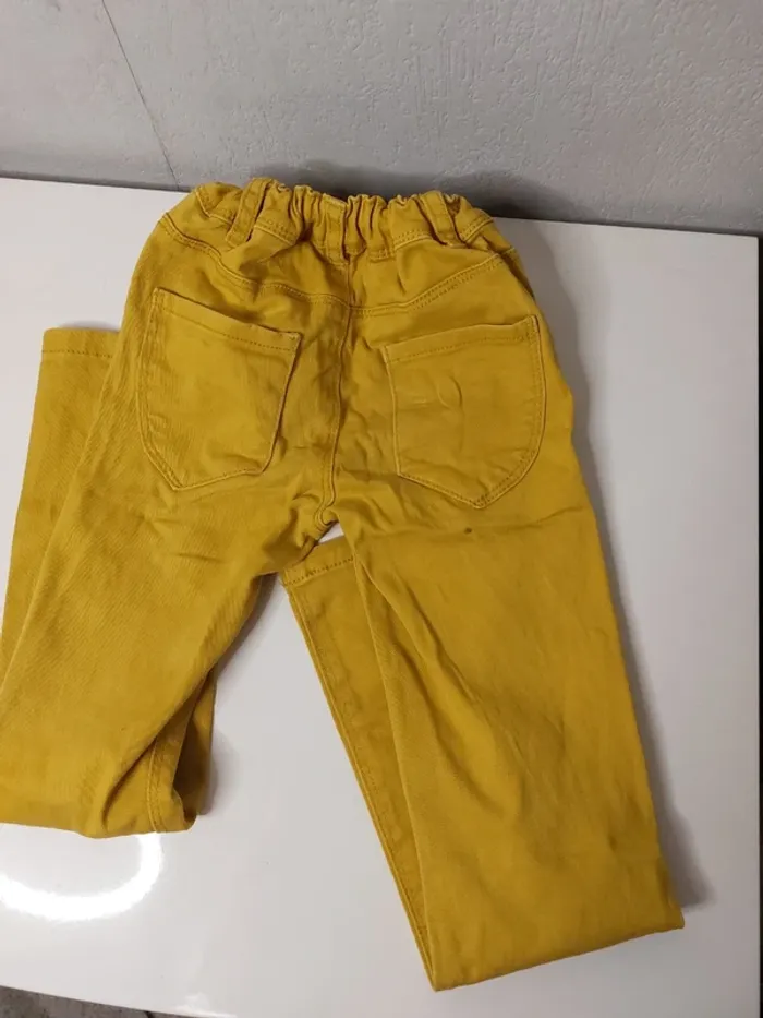 Pantalon jaune "Kiabi" - photo numéro 2