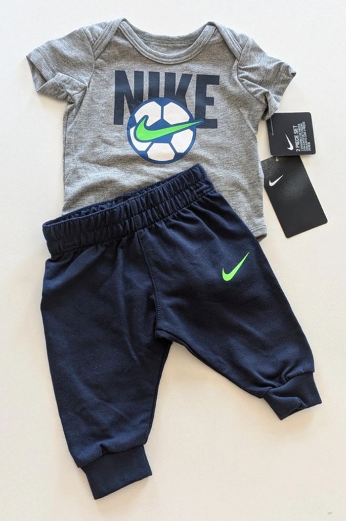 Ensemble nike