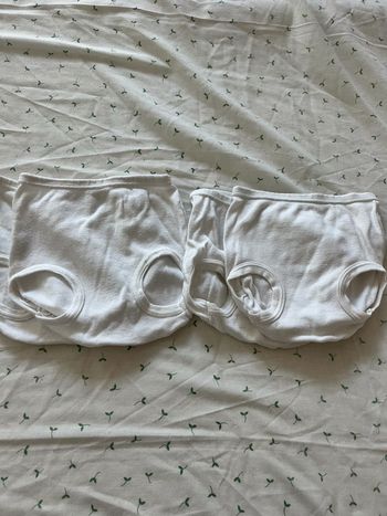 Culottes blanches sur couches