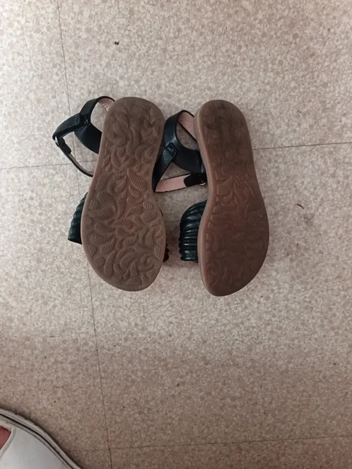 Sandalettes pointure 26 - photo numéro 3