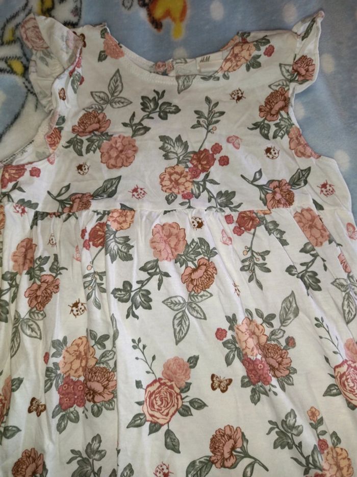 Robe fleurs H&M 4 ans - photo numéro 2