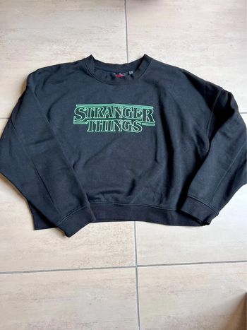 Sweat taille S stranger things