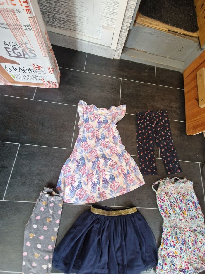 Lot vêtements 4 ans fille - photo numéro 2