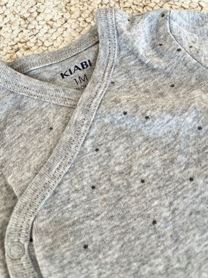 Lot bodies Kiabi 1 mois - photo numéro 5