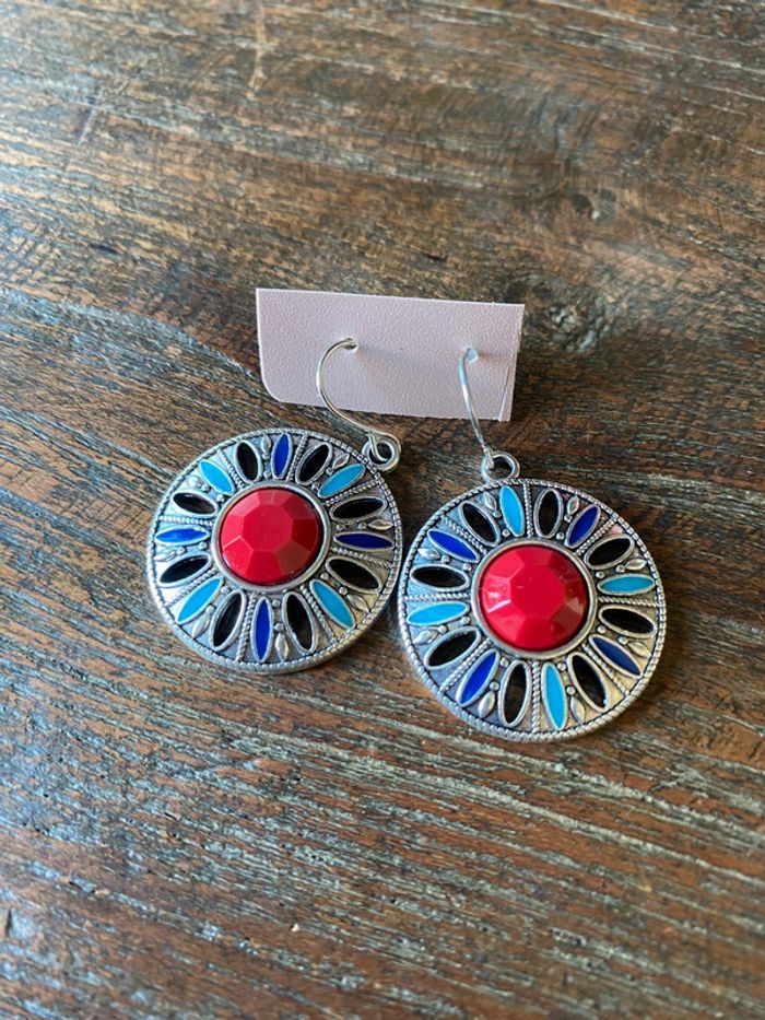 Magnifiques boucles d’oreilles colorées