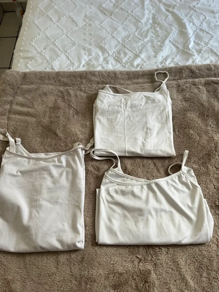 3 débardeurs blancs - photo numéro 3