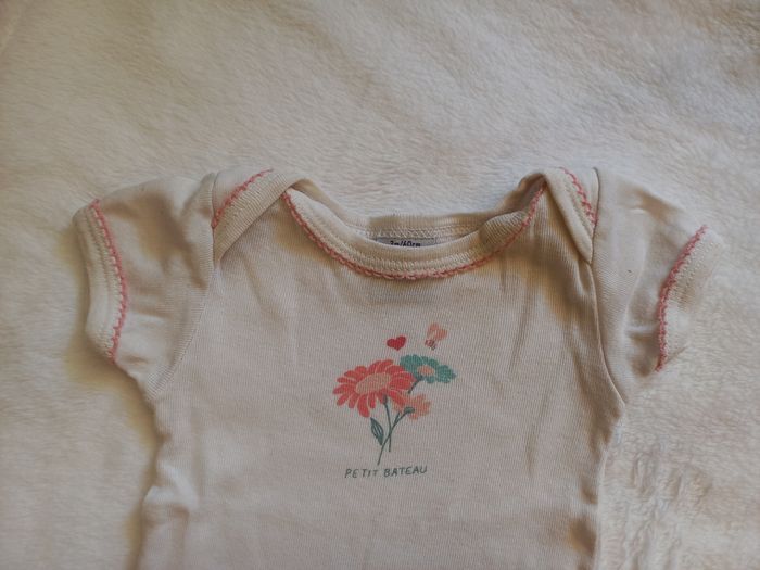 Lot de 4 bodies 3mois petit bateau manche courte - photo numéro 5