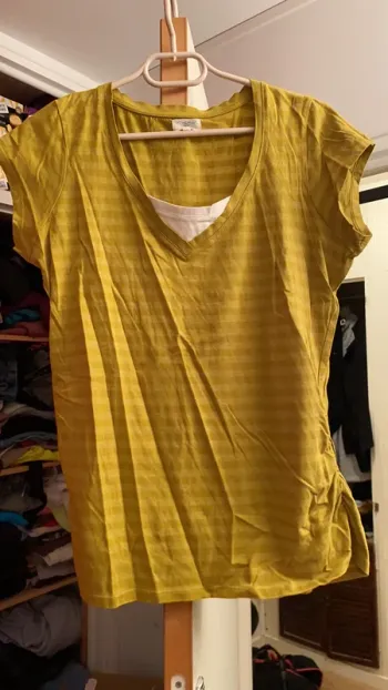 T-shirt jaune