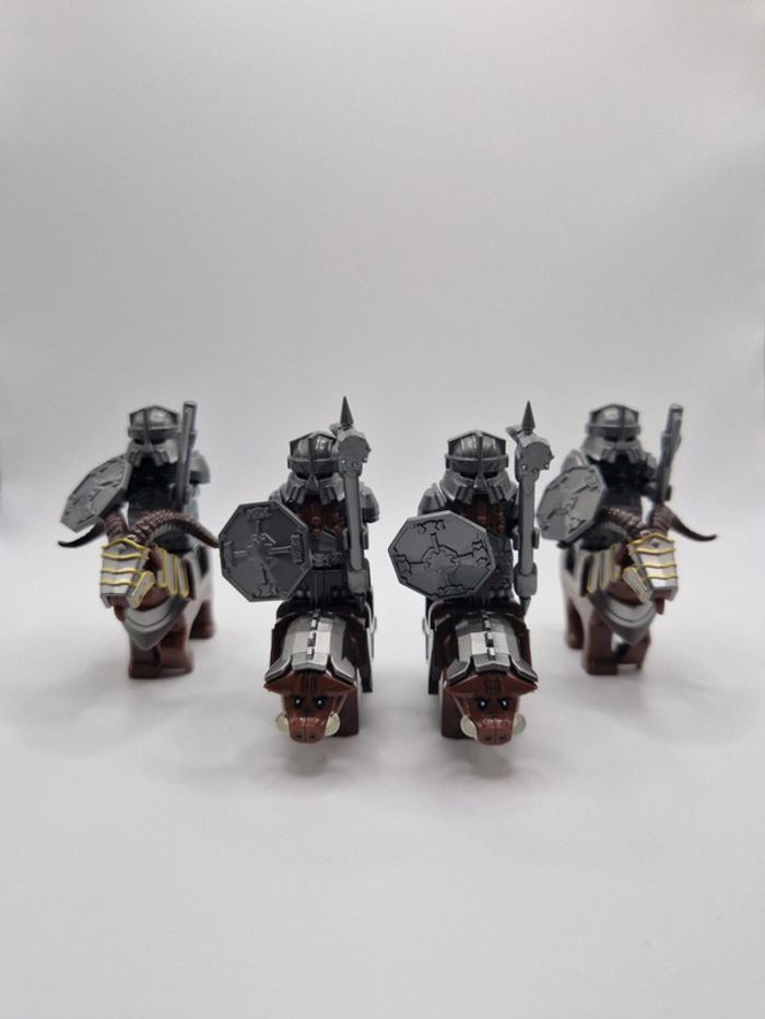 Figurines type lego 4 guerriers nains avec leur montures seigneur des anneaux / hobbit