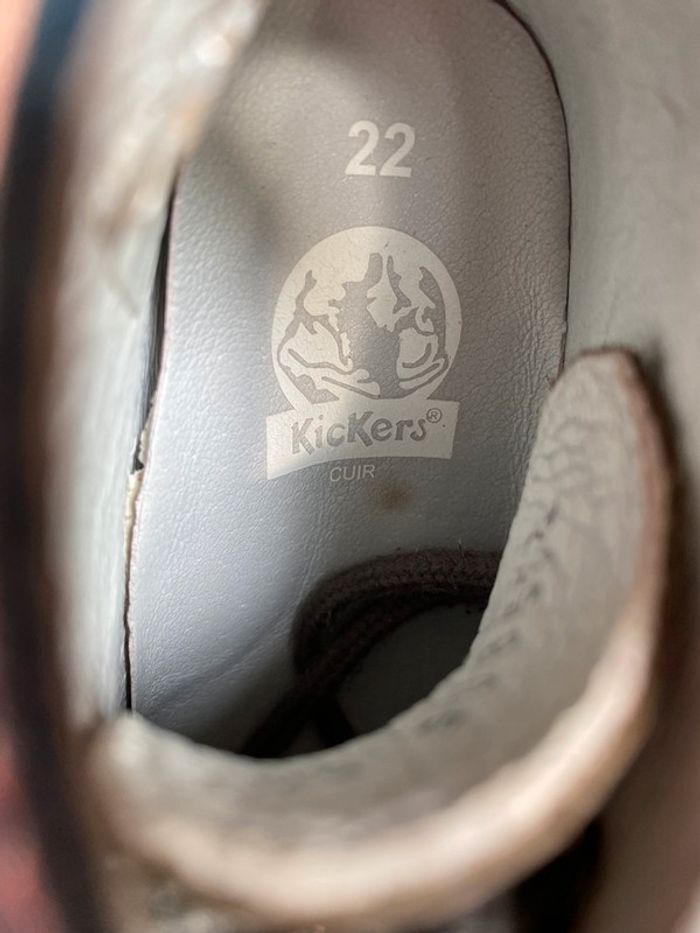 Jolie paire de chaussures/bottines Kickers T. 22 garçon - photo numéro 11