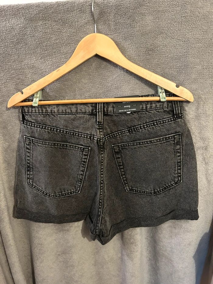 🖤 Short noir jean H&M neuf avec étiquette taille 42 🖤 - photo numéro 4