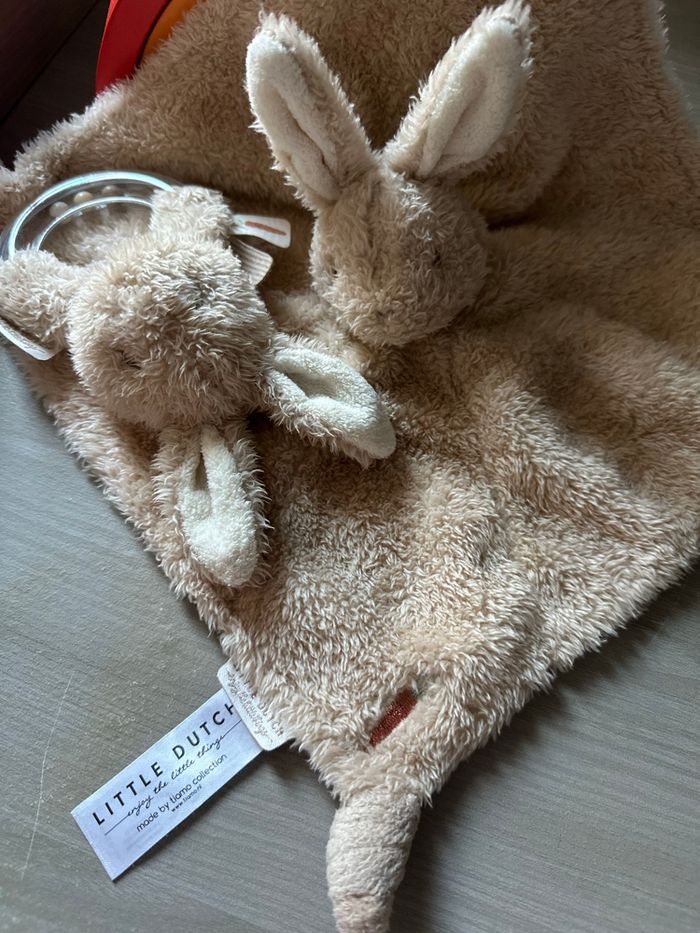 Doudou lapin et hochet baby bunny - Little Dutch - photo numéro 2