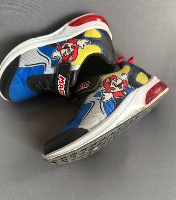 Chaussures baskets T 26 garçon dessin Mario avec lumières - photo numéro 2