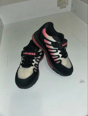 Chaussure (Basket) Airness Taille 27 à scratch