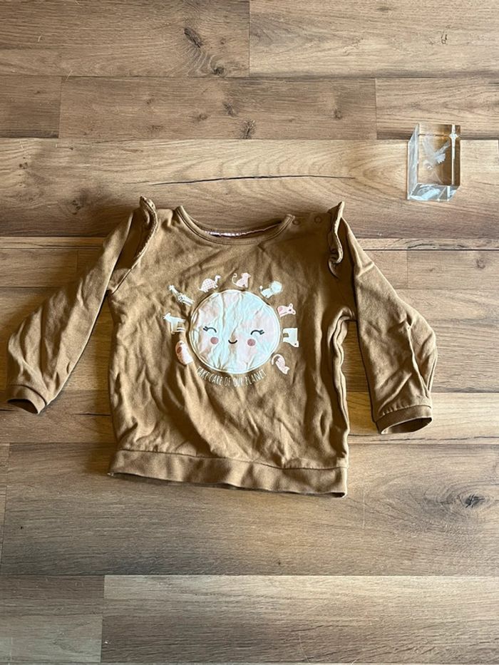 Je vend un pull fille 18 mois 86 cm très bon état