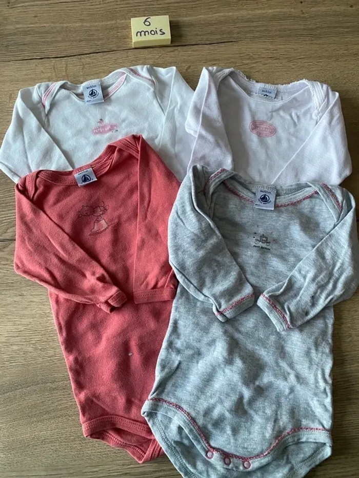 Lot bodies 6 mois petit bateau