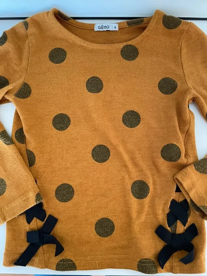 Pull à pois moutarde gemo 6 ans
