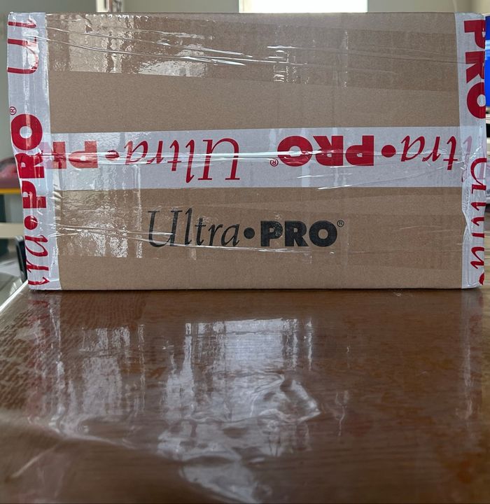Carton de 100 paquet de sleeve ultra pro