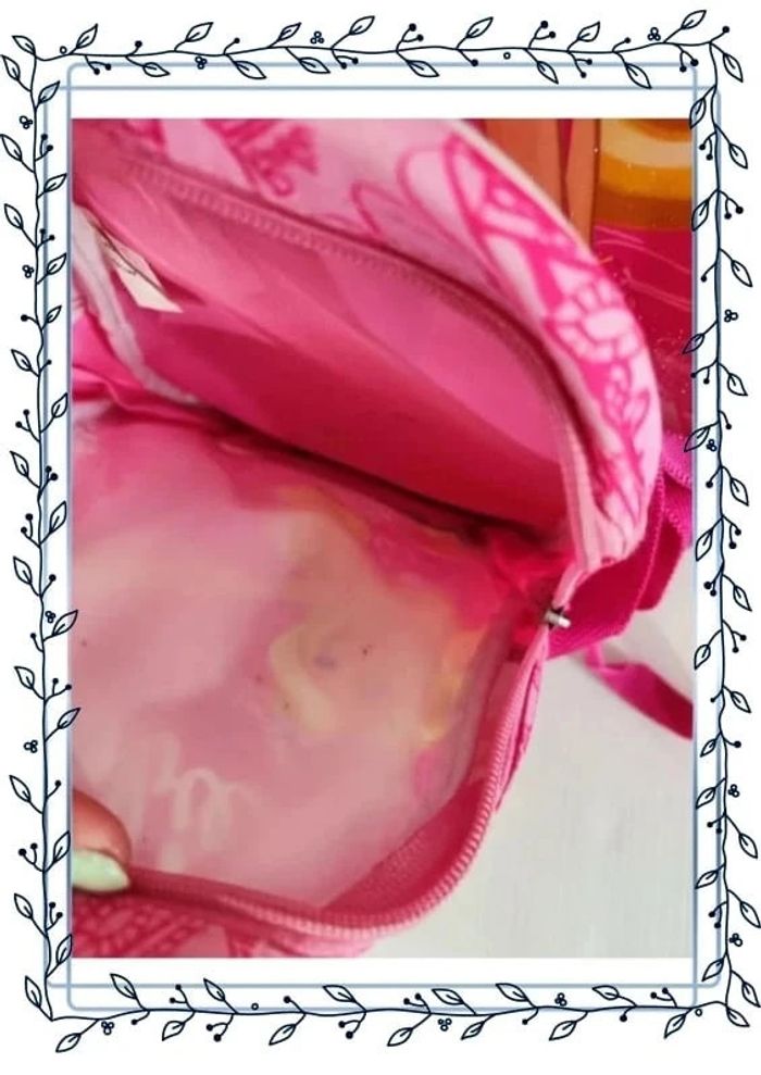 Cartable à roulette barbie, sale et plusieurs traces d'usures - photo numéro 5
