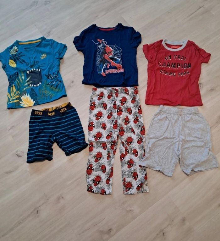 Lot de 3 pyjamas neuf 2 ans