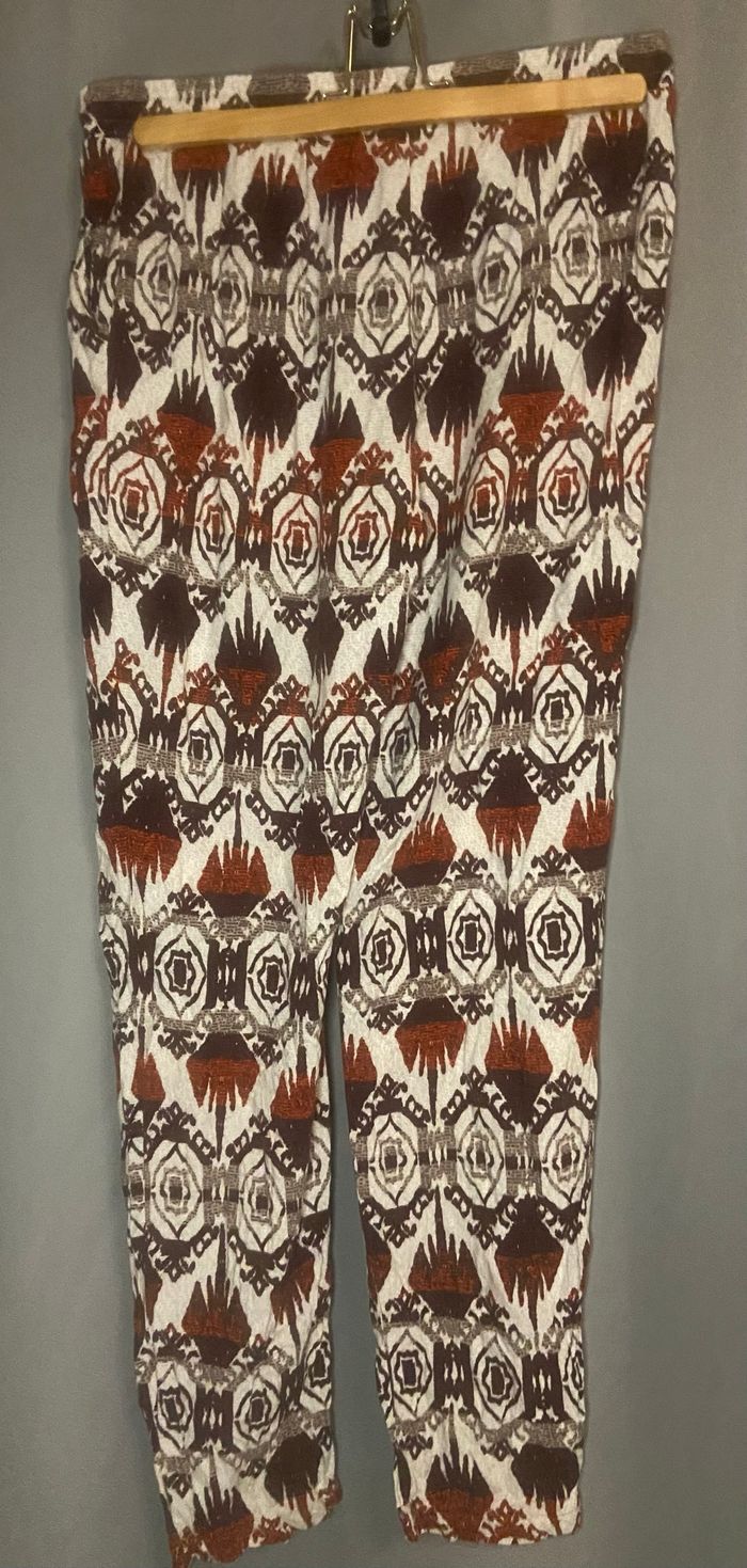 Pantalon fluide beige à motifs marrons et bordeaux - photo numéro 2