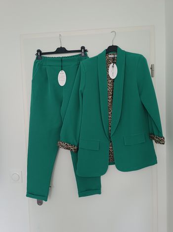 Tailleur femme neuf avec étiquette (139€